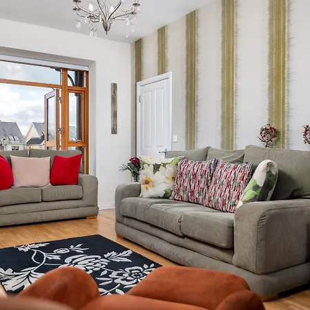 Shannonside - Stylish 5 Bed Marina & 40ft Mooring Holiday home