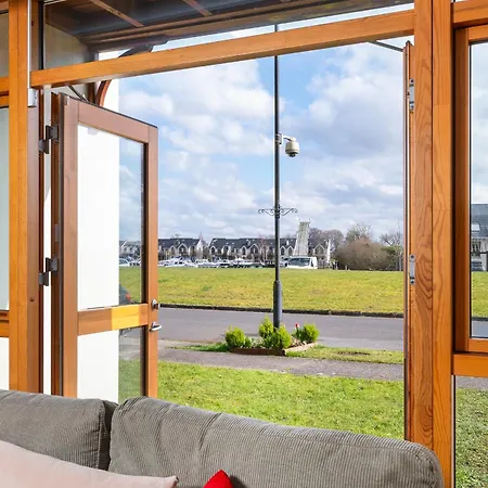 Shannonside - Stylish 5 Bed Marina & 40ft Mooring * Termonbarry