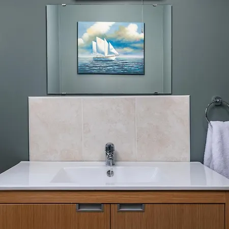 Shannonside - Stylish 5 Bed Marina & 40ft Mooring 度假居 *