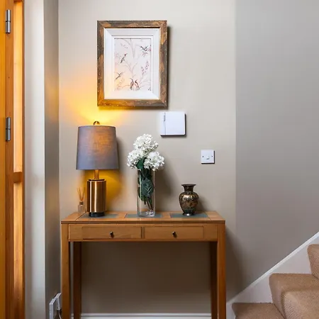 Shannonside - Stylish 5 Bed Marina & 40ft Mooring Termonbarry