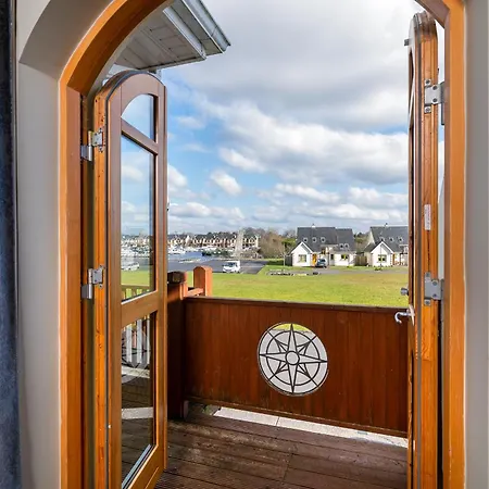 Shannonside - Stylish 5 Bed Marina & 40ft Mooring 別荘