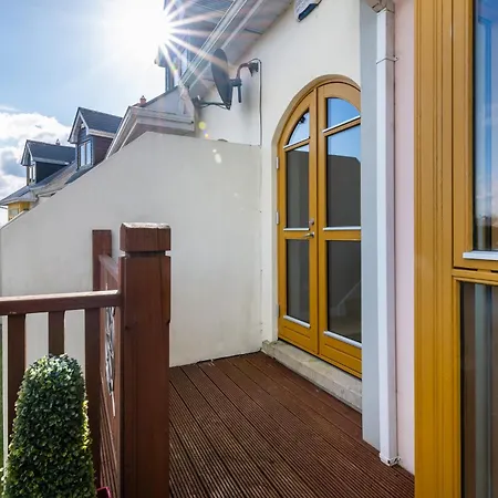 Shannonside - Stylish 5 Bed Marina & 40ft Mooring 別荘 *