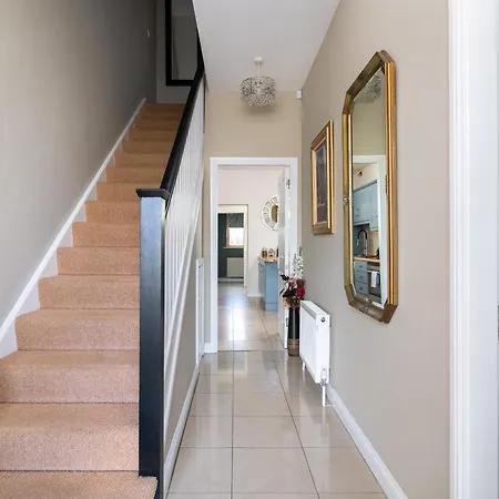 度假居 Shannonside - Stylish 5 Bed Marina & 40ft Mooring *