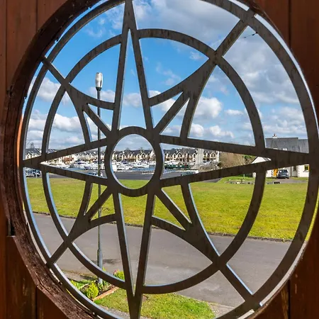 Shannonside - Stylish 5 Bed Marina & 40ft Mooring Termonbarry