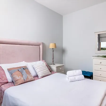 度假居 Shannonside - Stylish 5 Bed Marina & 40ft Mooring *