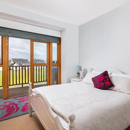 Shannonside - Stylish 5 Bed Marina & 40ft Mooring 度假居 *