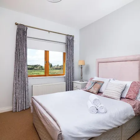 Shannonside - Stylish 5 Bed Marina & 40ft Mooring * Termonbarry