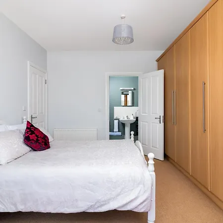 度假居 Shannonside - Stylish 5 Bed Marina & 40ft Mooring *