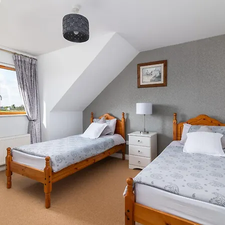 Shannonside - Stylish 5 Bed Marina & 40ft Mooring Holiday home *