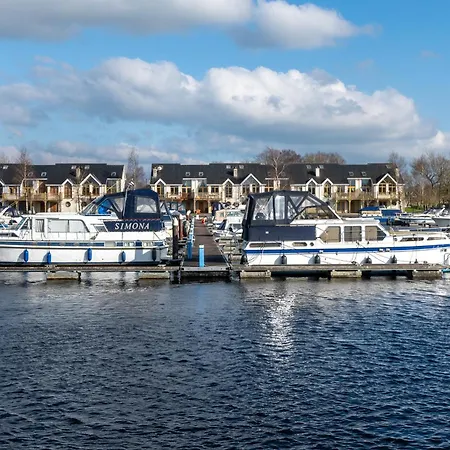 Shannonside - Stylish 5 Bed Marina & 40ft Mooring Holiday home