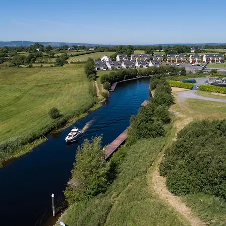 Shannonside - Stylish 5 Bed Marina & 40ft Mooring Holiday home *