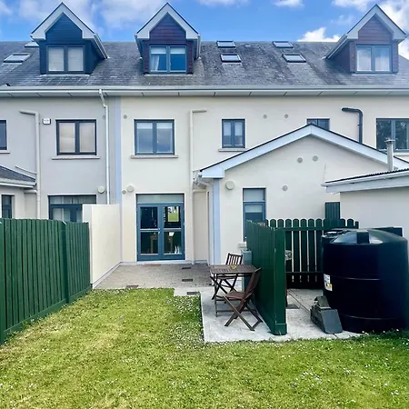 Shannonside - Stylish 5 Bed Marina & 40ft Mooring Termonbarry