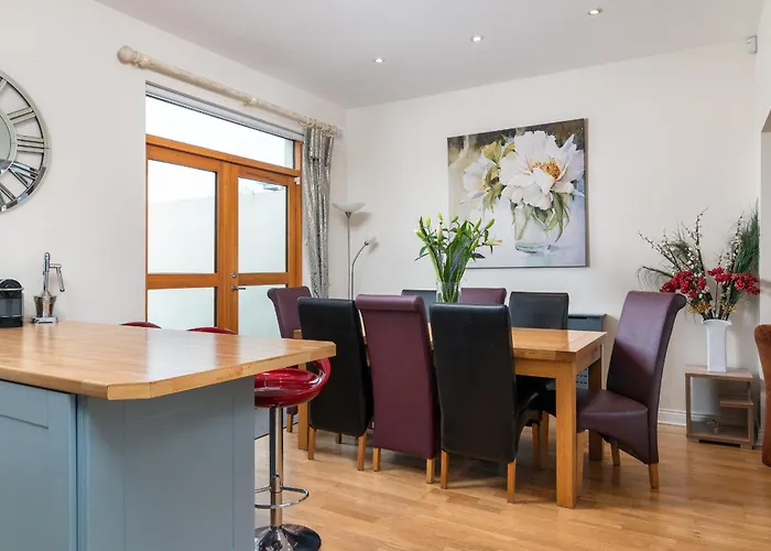 Prázdninový dům Shannonside - Stylish 5 Bed Marina & 40ft Mooring *