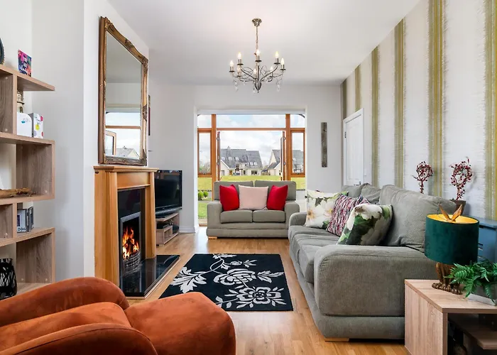 Shannonside - Stylish 5 Bed Marina & 40ft Mooring