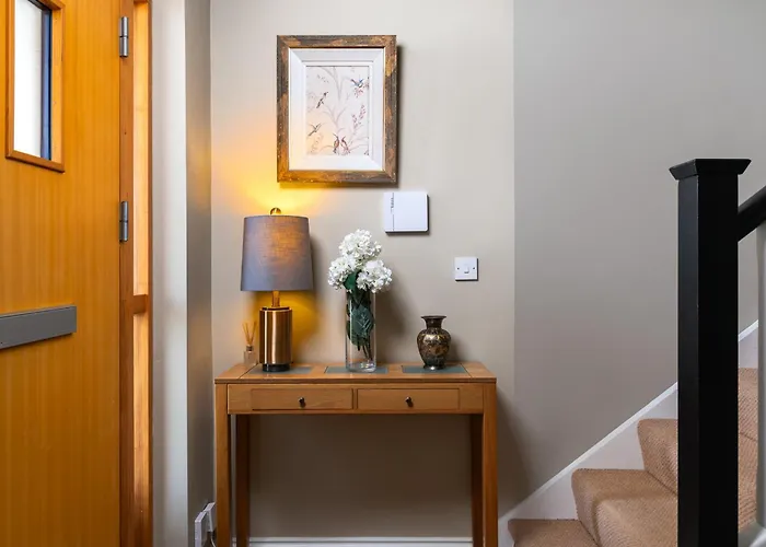 Shannonside - Stylish 5 Bed Marina & 40ft Mooring Termonbarry