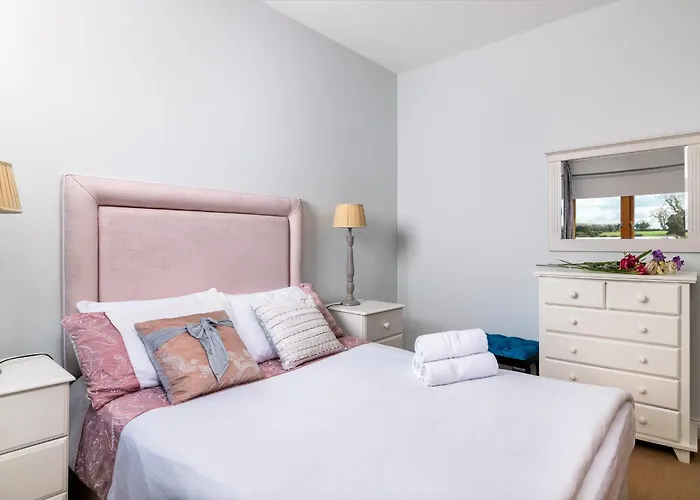 Prázdninový dům Shannonside - Stylish 5 Bed Marina & 40ft Mooring *